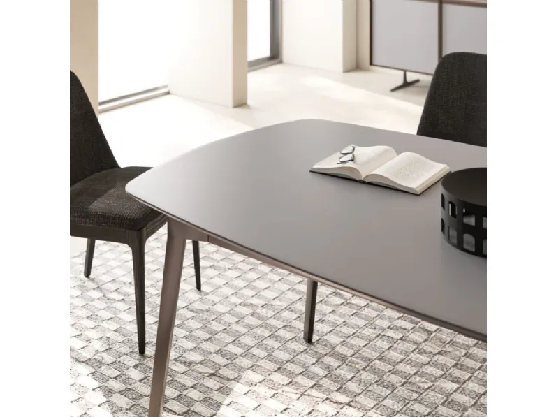 Tavolo Luis con top in laccato opaco Artico di Orme