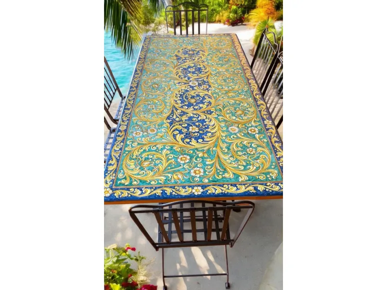 Tavolo con decoro Ornato Classico Calatino in ceramica di Caltagirone e pietra lavica di Alemanna