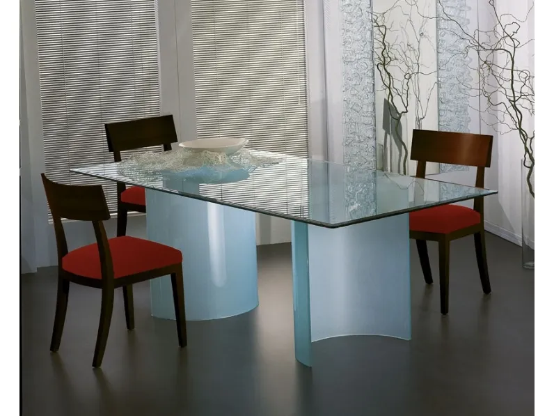 Tavolo rettangolare in cristallo con basi curvate Otello de La Vetreria