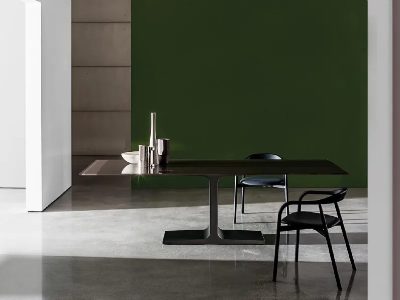 Tavolo Palace con top in vetro laccato e base in metallo laccato di Sovet