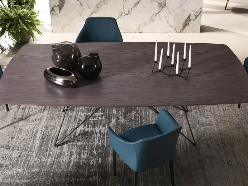 Tavolo Pegaso con top in legno di Riflessi