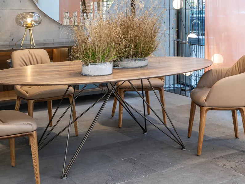 Tavolo Pegaso con top in legno di Riflessi