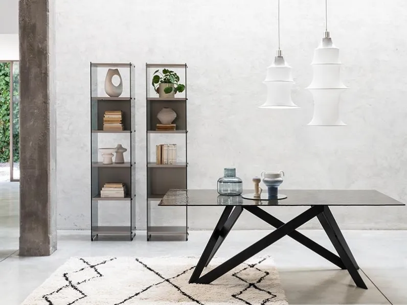 Tavolo Vertigo con top in vetro di Pezzani