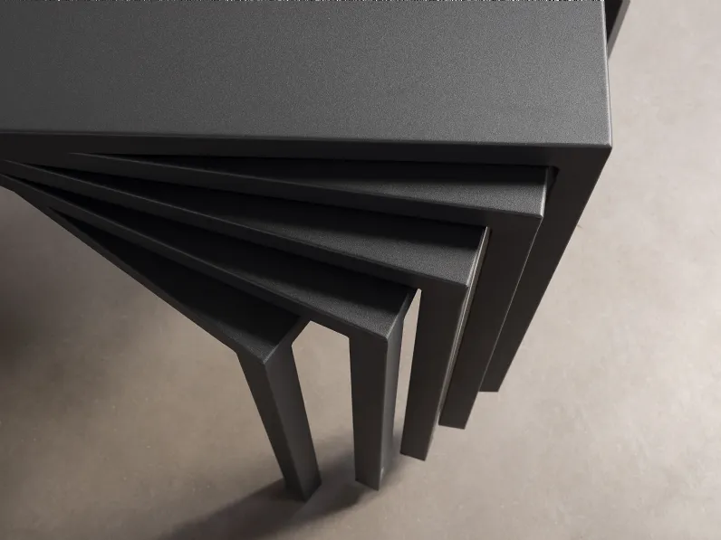 Tavolo Plana in metallo di Pointhouse