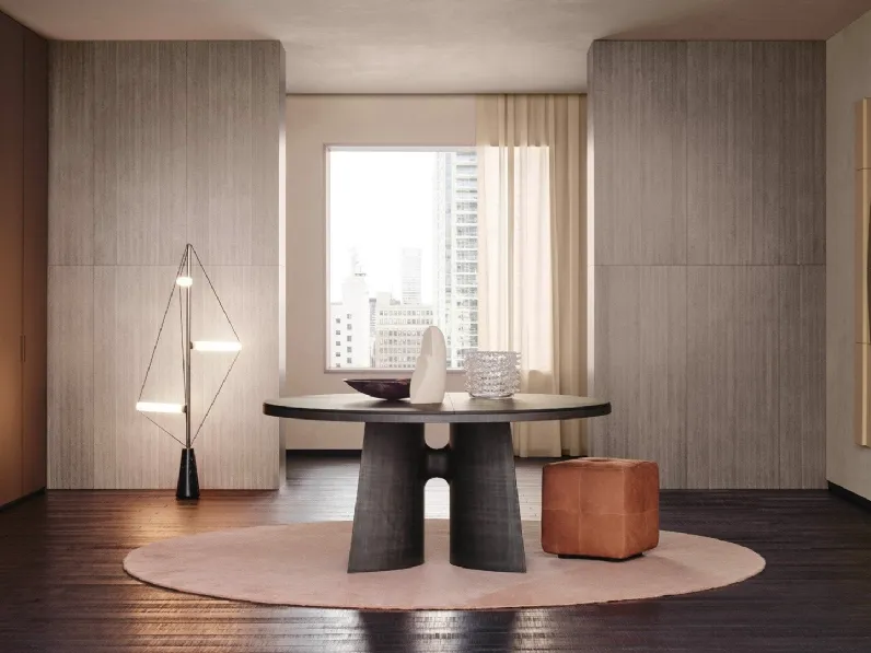 Tavolo rotondo Kensington  con top in olmo nero e base scultura in bronzo spatolato di Poliform