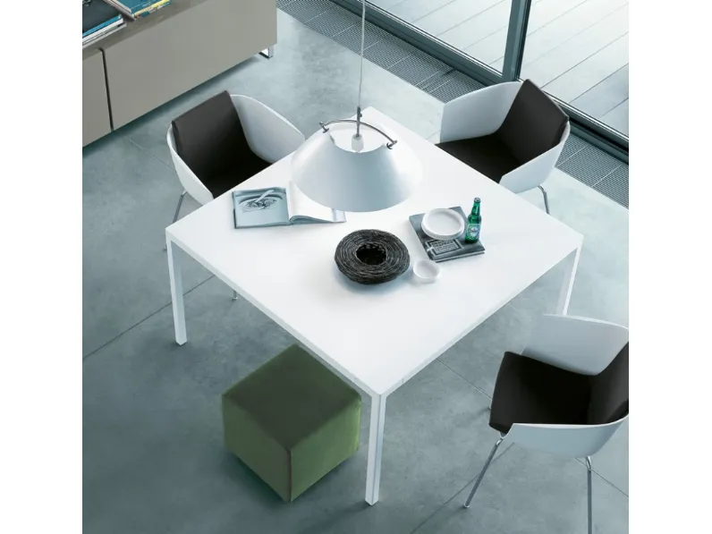 Tavolo quadrato Trevi in laccato opaco bianco di Poliform