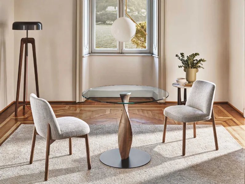 Tavolo rotondo con piano in cristallo e base in legno massello Spin di Porada