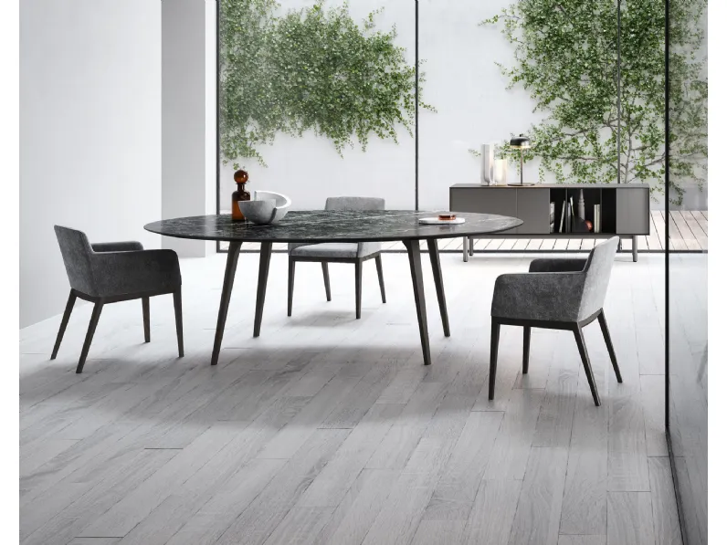 Tavolo Rea con top in marmo di Novamobili