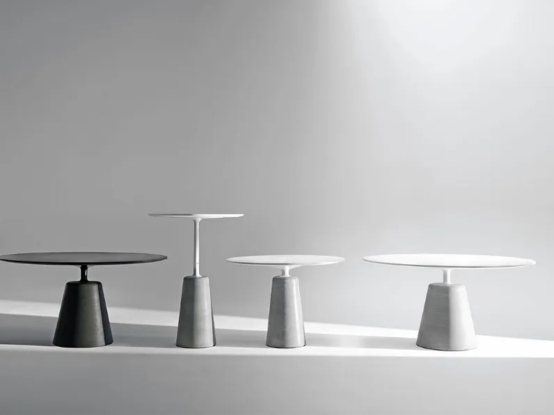 Tavolo Rock Table in laccato e cemento di MDF Italia