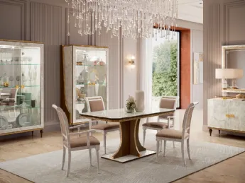 Il tavolo rettangolare Romantica di Arredoclassic unisce eleganza e funzionalità.