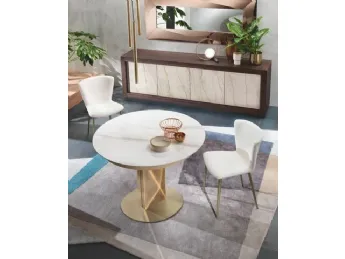 Il tavolo Sabino Round di Riflessi coniuga linee curve e materiali naturali per un design contempora