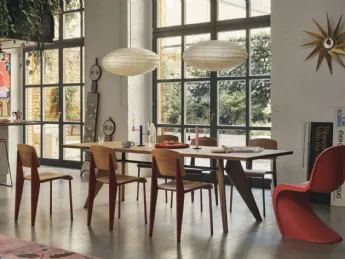 Il tavolo SAM Bois di Vitra è un pezzo di design moderno.