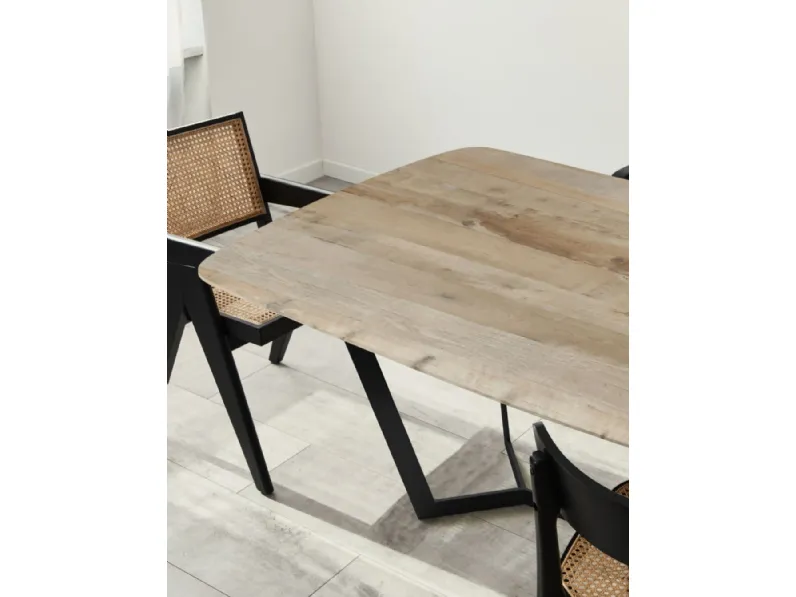 Tavolo Saponetta in legno con base in ferro di Re-wood