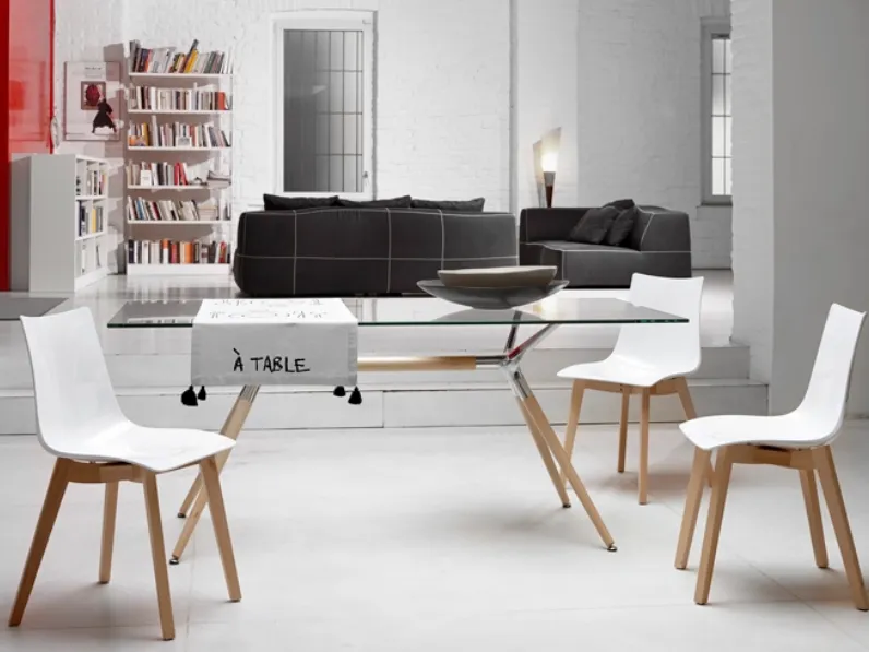 Tavolo rettangolare in vetro con gambe in faggio Metropolis di Scab Design