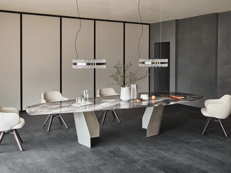 Tavolo in cristallo con stampa artistica e piano irregolare in metallo Senator di Cattelan Italia