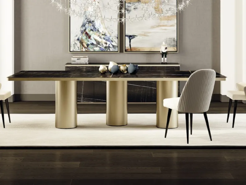 Tavolo Signore degli Anelli 72 Steel con top in vetro marmo Reflex e base finitura ottone di Reflex