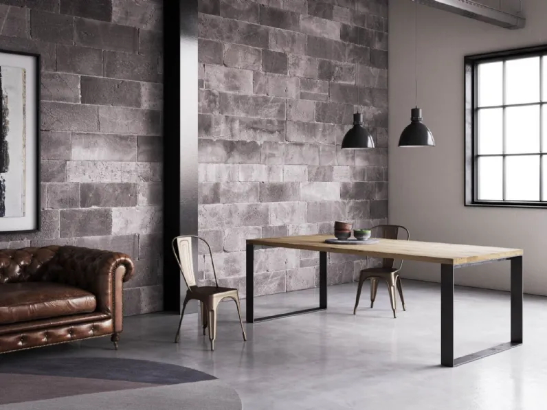 Tavolo in legno impiallacciato Rovere con gambe in metallo finitura ferro Squared-T di Pizzolato