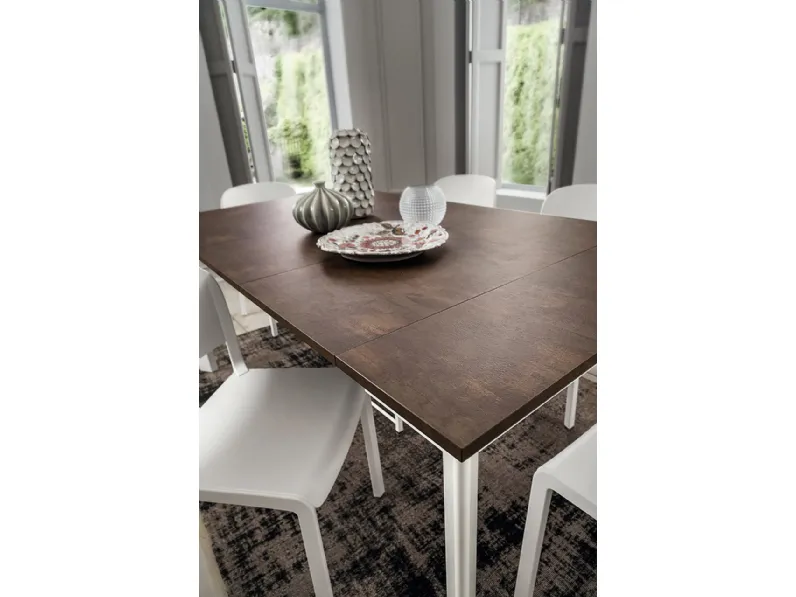 Tavolo consolle allungabile Steave con top in HPL e gambe in alluminio di La Primavera