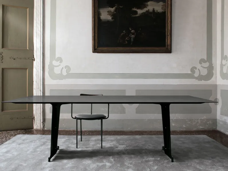 Tavolo rettangolare con top in HPL cemento Portland grigio, telaio e terminali in acciaio nero T10 configurazione 02 di Extendo