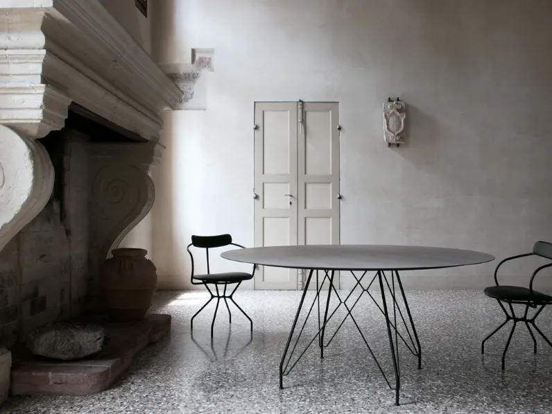 Tavolo rotondo con top in HPL frassino argilla e telaio in acciaio nero T11 configurazione 01 di Extendo