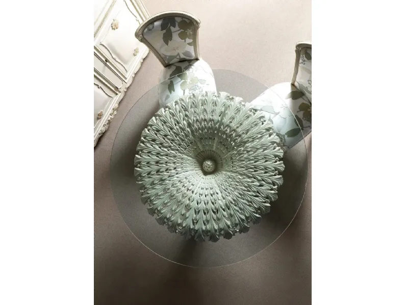 Tavolo rotondo 3360 con top in vetro e base in legno finitura decapè e mecca di Silvano Grifoni