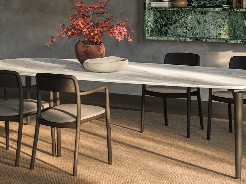 Tavolo '95 con top in marmo di De Padova