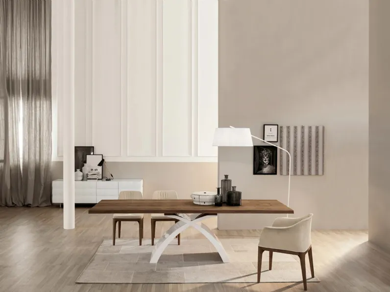 Tavolo Tokyo con top in legno di Tonin Casa