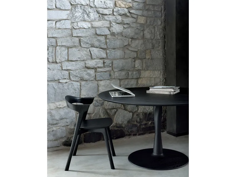 Tavolo Torsion in rovere nero di Ethnicraft