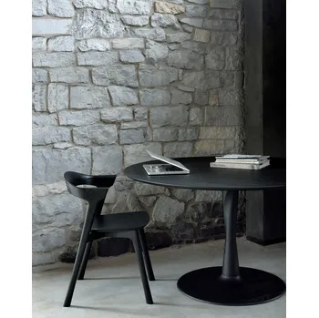 Tavolo Torsion in rovere nero di Ethnicraft