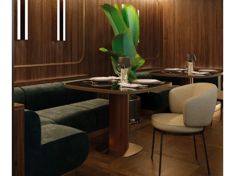 Tavolo quadrato con top in vetro Trafalgar di Horm