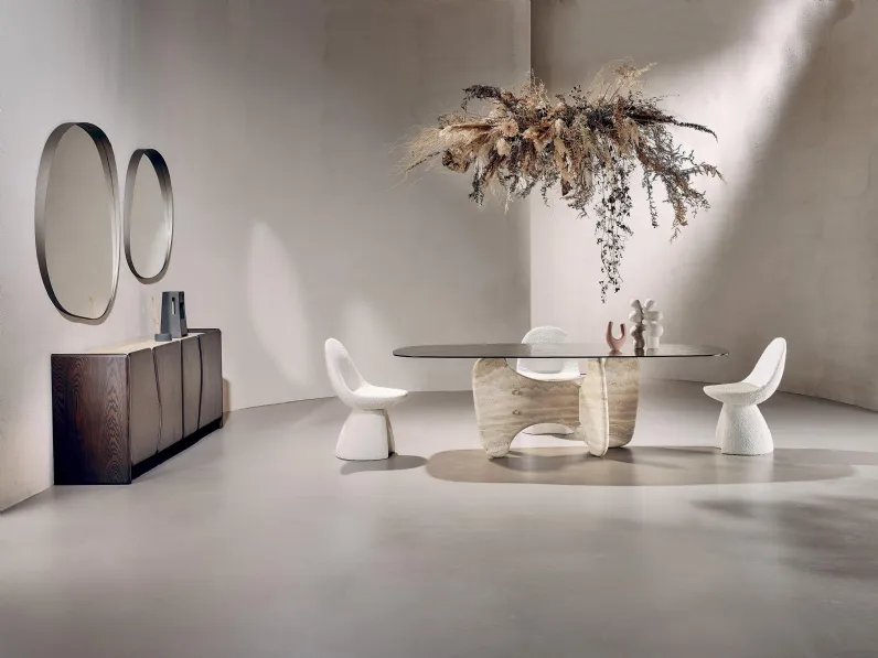 Tavolo Tribe Stone con top in vetro e base in marmo di Nature Design