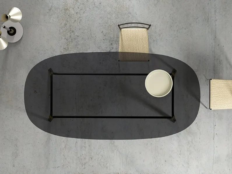 Tavolo Tubi con top in cristallo e base in tubolare di ferro di Minotti Italia