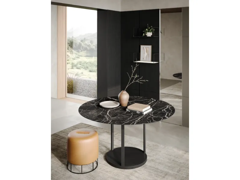 Tavolo rotondo Twirl con top in ceramica e base in metallo di Ronda Design