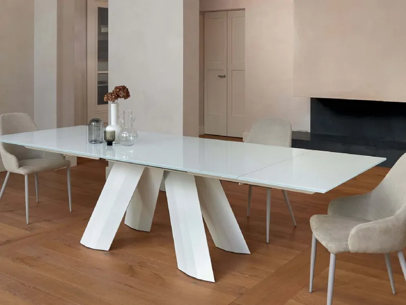 Tavolo allungabile Twist con piano in cristallo di Ingenia
