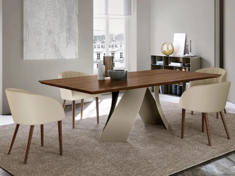Tavolo Twist con top in legno di Eforma