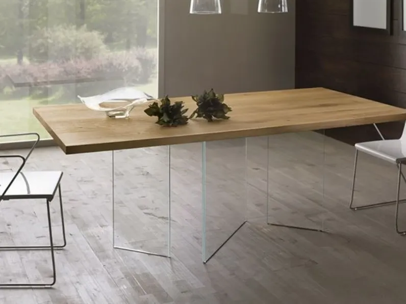Tavolo rettangolare in legno di rovere con base a tre gambe inclinate in vetro Vertigine 4301 di Conarte