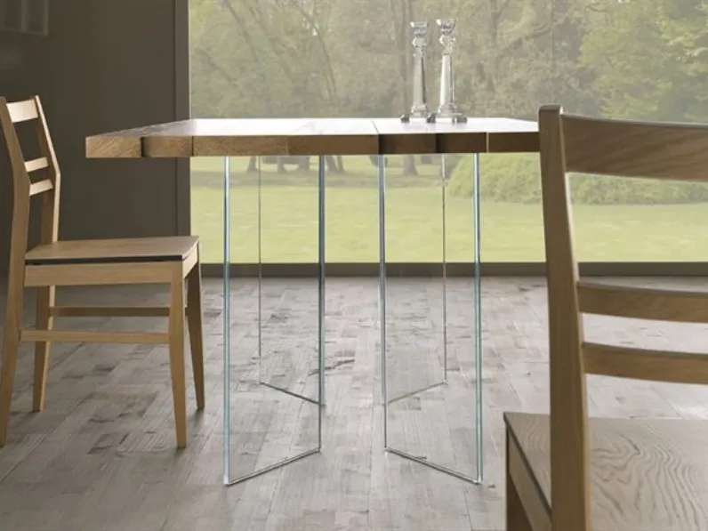 Tavolo quadrato in legno di rovere con bordo irregolare e 4 gambe in vetro trasparente Vertigine 4302 di Conarte