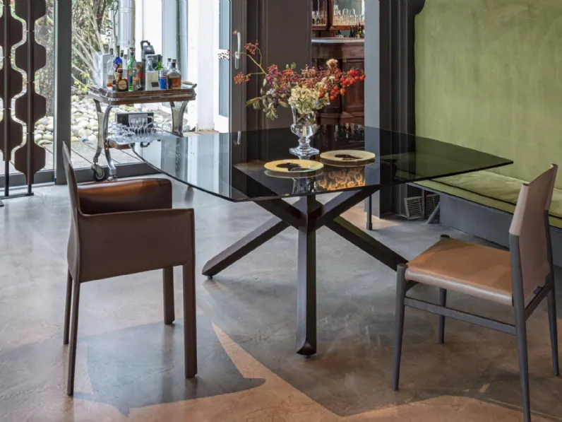 Tavolo in vetro con basamento a 3 gambe Verve di Enrico Pellizzoni