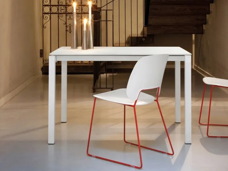 Tavolo in melaminico con gambe in acciaio verniciato Web 130 di Domitalia