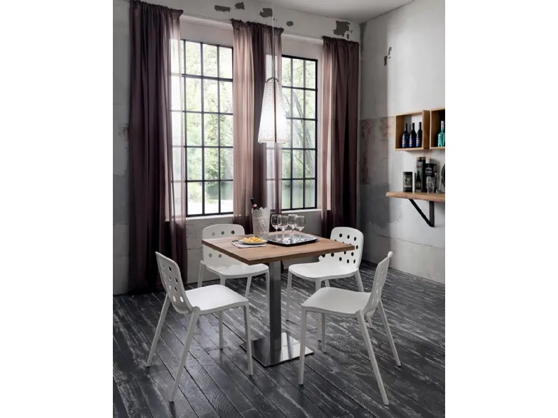 Tavolo con piano in HPL e base in metallo Zoe di La Primavera