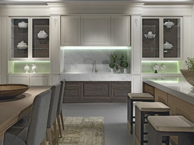 Cucina Classica Aeterna Classic in laccato opaco e essenza con top in marmo de L'Origine