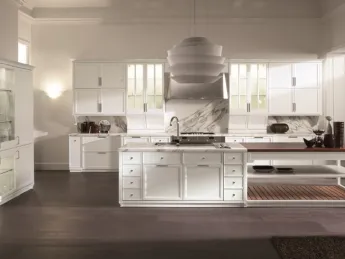 La cucina classica Avenue di Aster Cucine si distingue per l'elegante isola centrale.