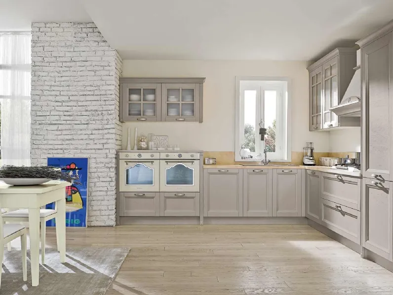 Cucina Classica angolare Country 04 in legno laccato a poro aperto finitura Tortora di GM Cucine