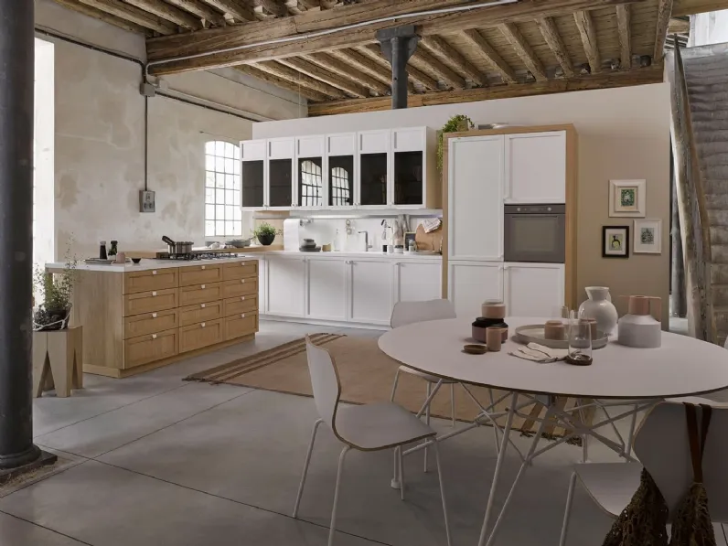 Cucina Classica Mia con penisola in legno naturale e laccato Bianco di Dibiesse