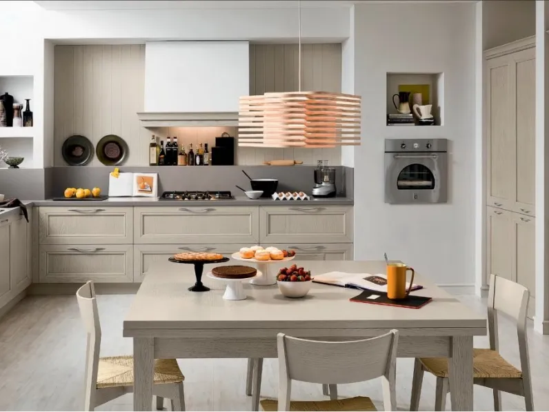 Cucina Classica Free comp 06 in Frassino laccato Tortora Decapé di Lyons Cucine