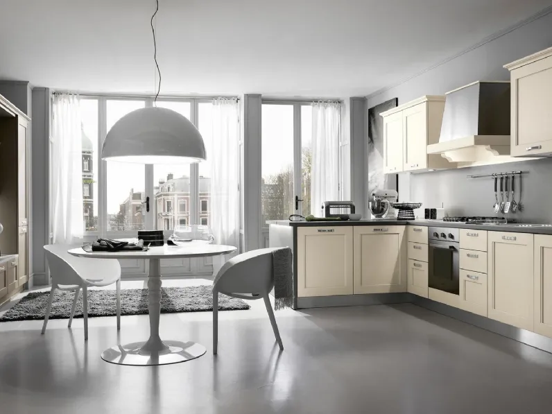 Cucina Classica con penisola Elite 05 in legno di frassino laccato beige di Gicinque