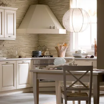 Cucina Classica angolare Memory 02 in legno laccato Bianco Antico di Veneta Cucine