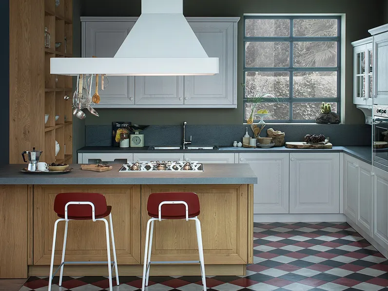 Cucina Classica con penisola Pavese 07 in Frassino laccato Bianco e Rovere naturale  di Veneta Cucine