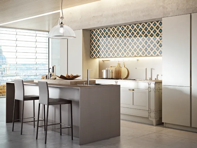 Cucina Classica con isola Oficina composizione 05 in laccato opaco con antine decorate di Di Iorio