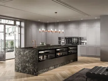 La Cucina Classica con isola Oficina, composizione 06 di Di Iorio, unisce eleganza e funzionalità.
